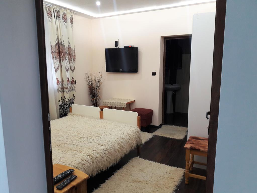 Sharkov Guest House Dolen  Екстер'єр фото